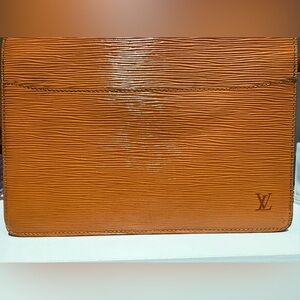Louis Vuitton caramel Bag with Gold Chain